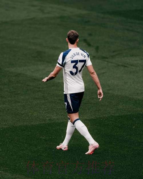 德天空:皇马后卫线变动或引发多米诺骨牌效应 德天空:皇马后卫线变动或引发多米诺骨牌效应